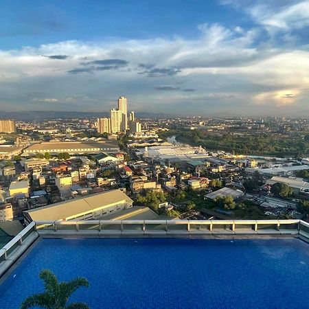 Classy 2Br Suite At Eastwood City With Pool And City Skyline View Маніла Екстер'єр фото