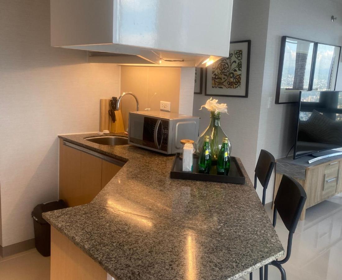 Classy 2Br Suite At Eastwood City With Pool And City Skyline View Маніла Екстер'єр фото