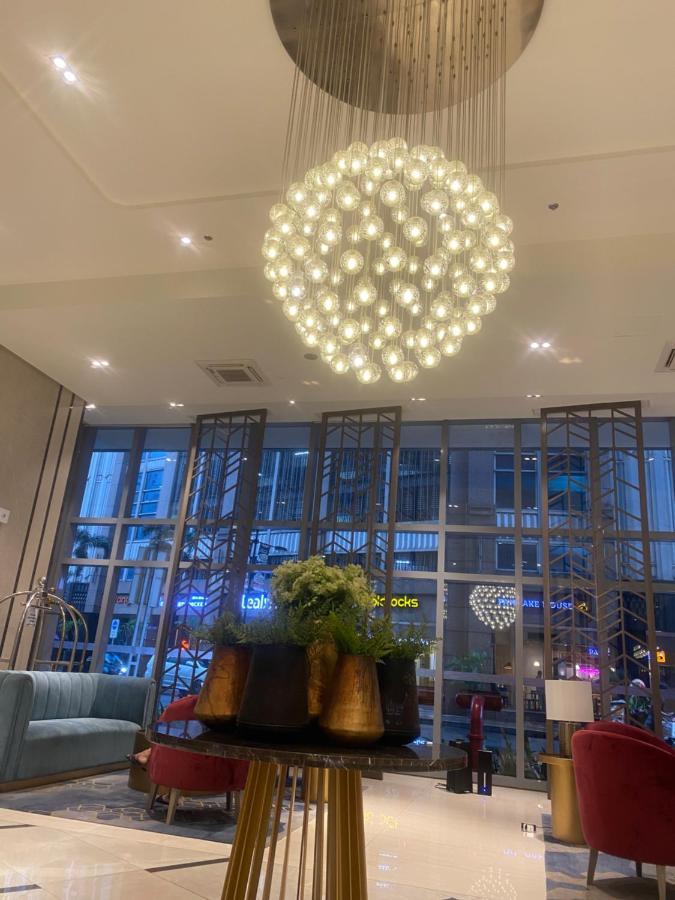 Classy 2Br Suite At Eastwood City With Pool And City Skyline View Маніла Екстер'єр фото