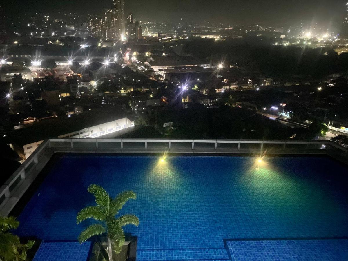 Classy 2Br Suite At Eastwood City With Pool And City Skyline View Маніла Екстер'єр фото