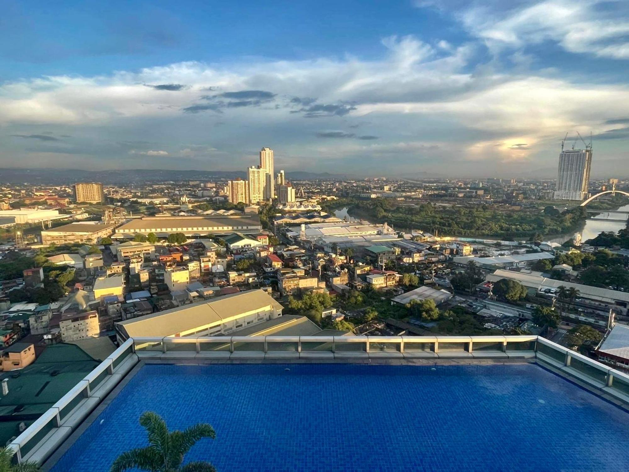 Classy 2Br Suite At Eastwood City With Pool And City Skyline View Маніла Екстер'єр фото